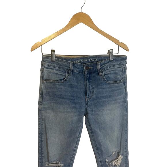 American Eagle Women's Size 6 Light Wash Distressed Skinny Jeans - Picture 2 of 11